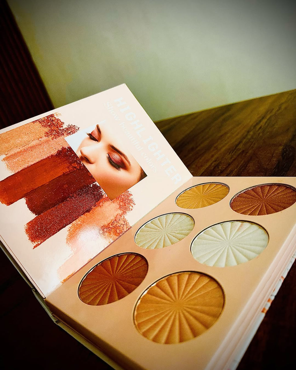 Mocallure 4-in-1 Makeup Palette | Eyeshadow, Concealer & Highlighter